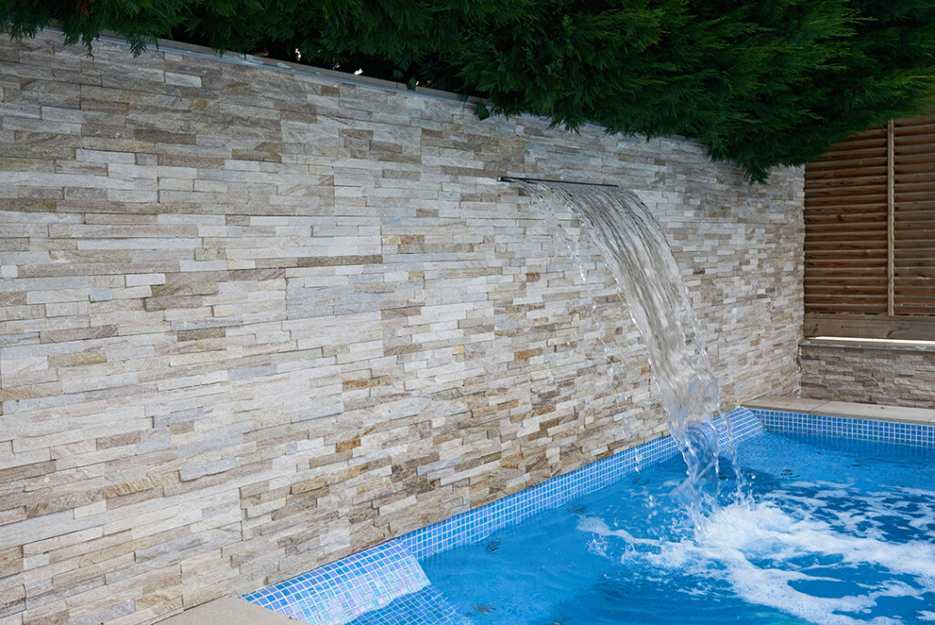 Piscina Residencial Woodham - Fusion Ligth Blue