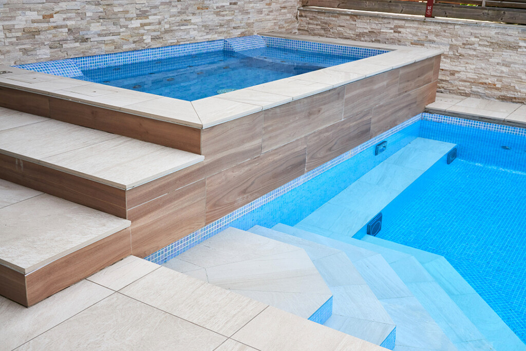 Piscina Residencial Woodham - Fusion Ligth Blue