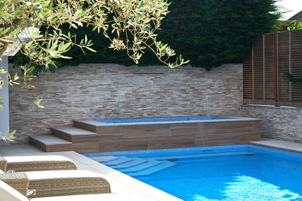 Piscina Residencial Woodham - Fusion Ligth Blue