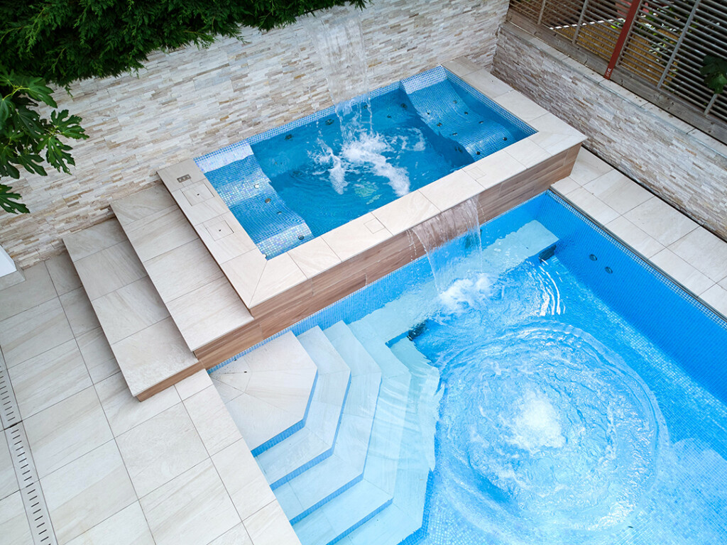 Piscina Residencial Woodham - Fusion Ligth Blue