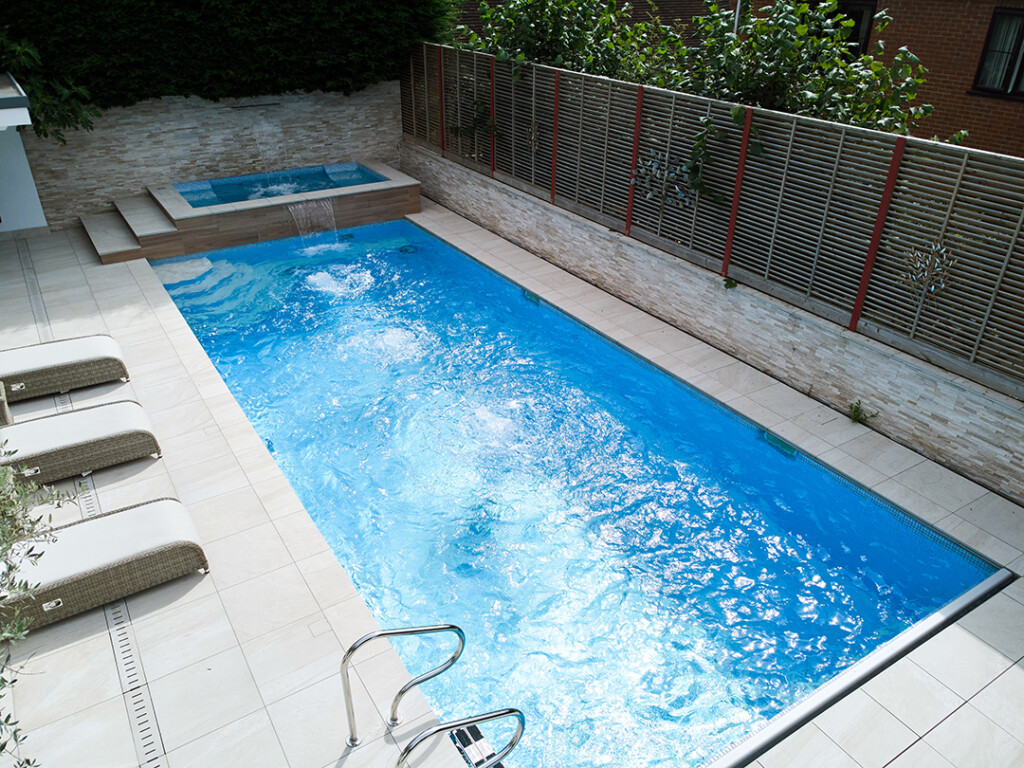 Piscina Residencial Woodham - Fusion Ligth Blue