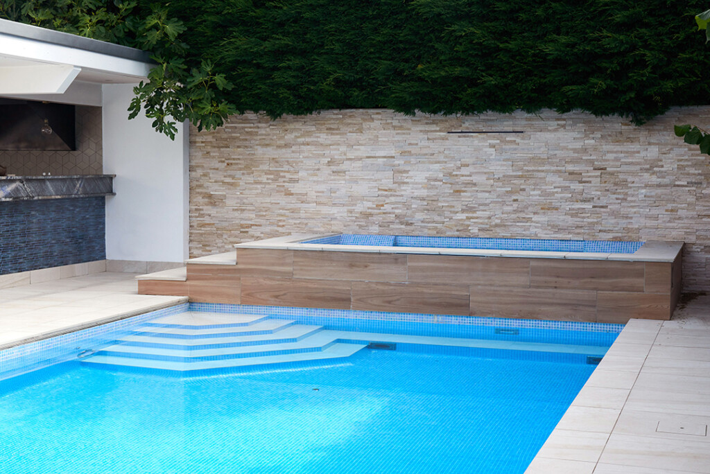 Piscina Residencial Woodham - Fusion Ligth Blue