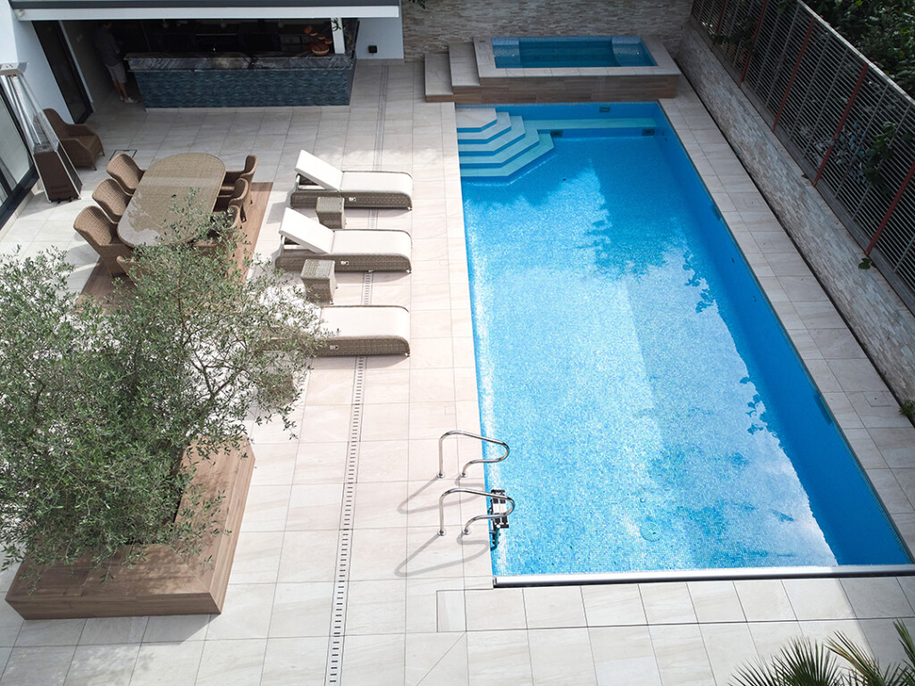 Piscina Residencial Woodham - Fusion Ligth Blue